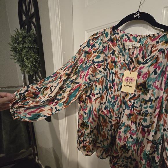 Entro Multicolor Abstract Blouse - Picture 3 of 3